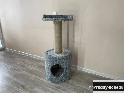 Когтеточка с домиком для кошек 